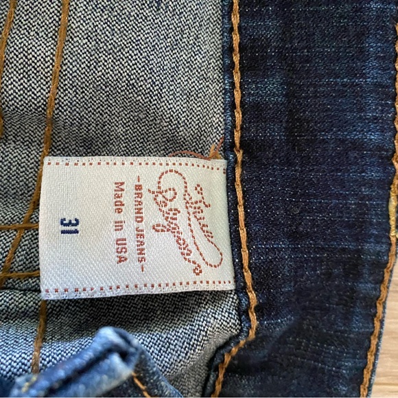 Ladies Gently Used True Religion Jeans. Size 31. Altered to a 29 inseam. - Picture 5 of 6